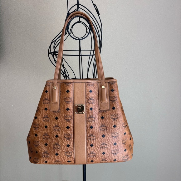 MCM Reversible Liz Shopper in Visetos Medium - Picture 5 of 12